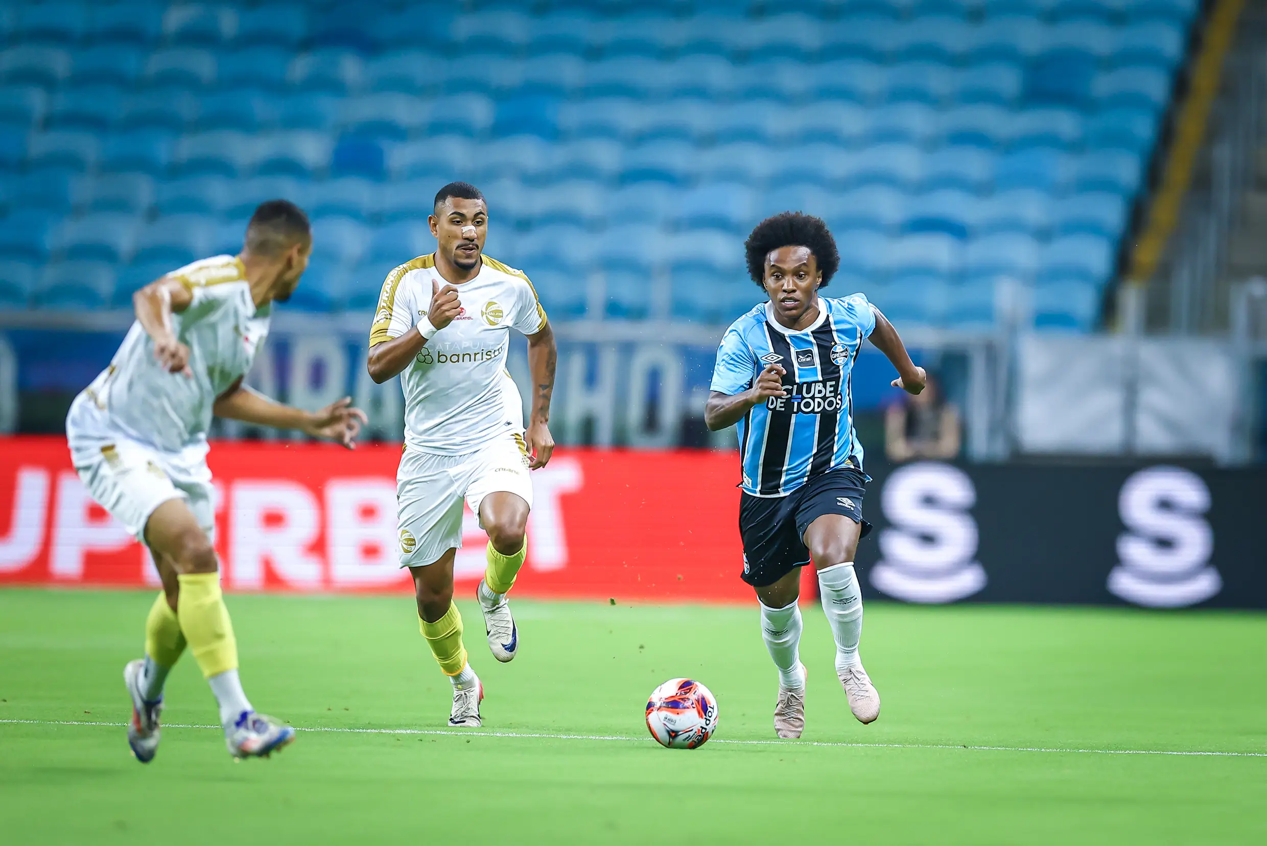 São José surpreende e vence Grêmio na Arena em noite de portões fechados
