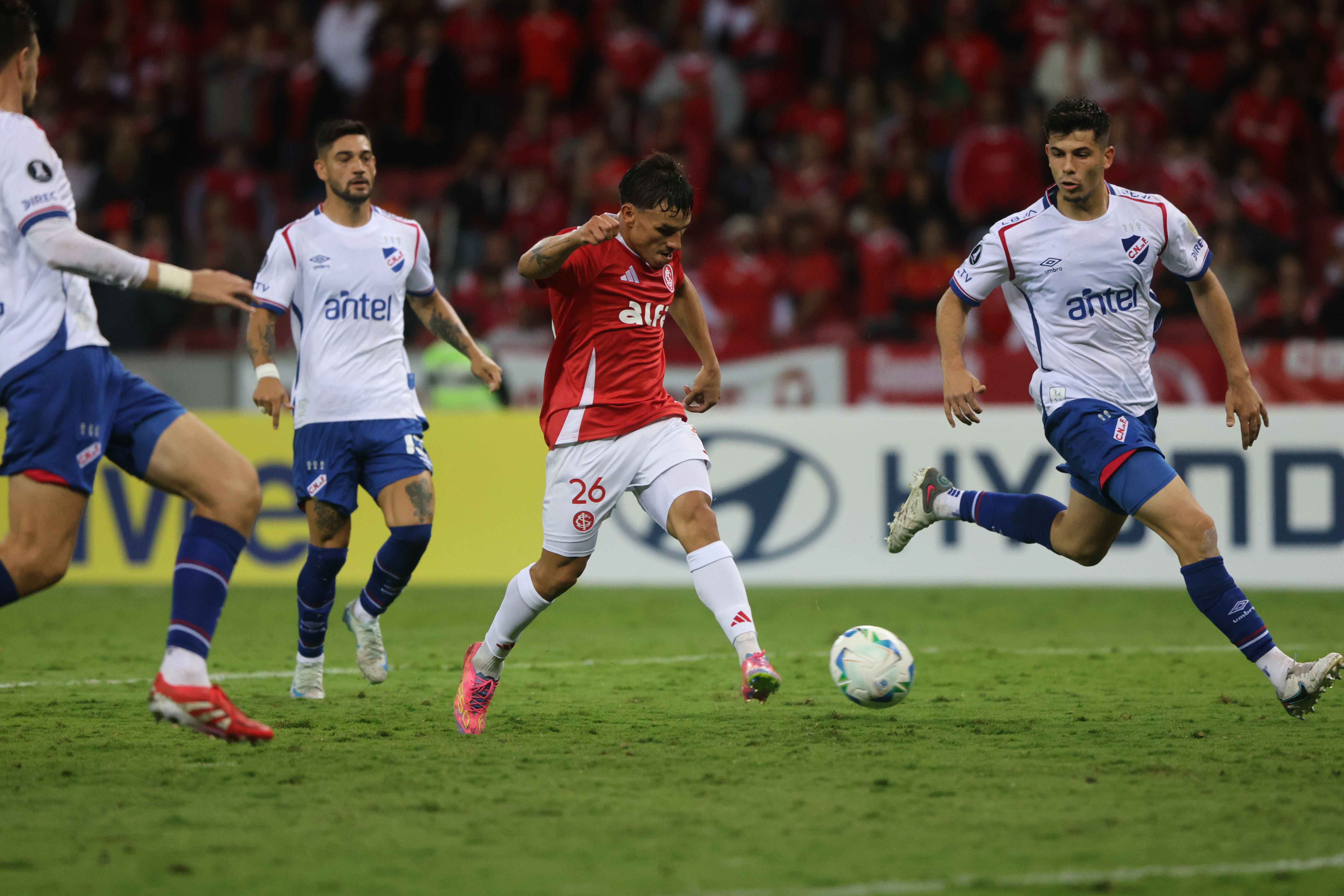 Inter busca empate heroico após estar perdendo por 3 a 0 para o Nacional-URU no Beira-Rio