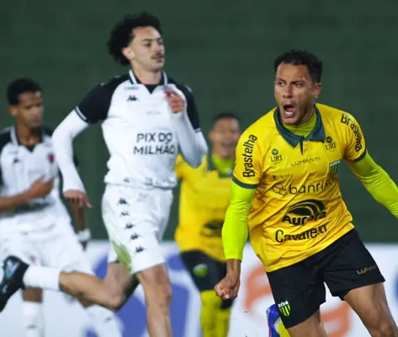 Frio de 8 graus, calor de pênaltis: Ypiranga e Botafogo-PB empatam 1 a 1 em noite de Luiz Daniel em Erechim