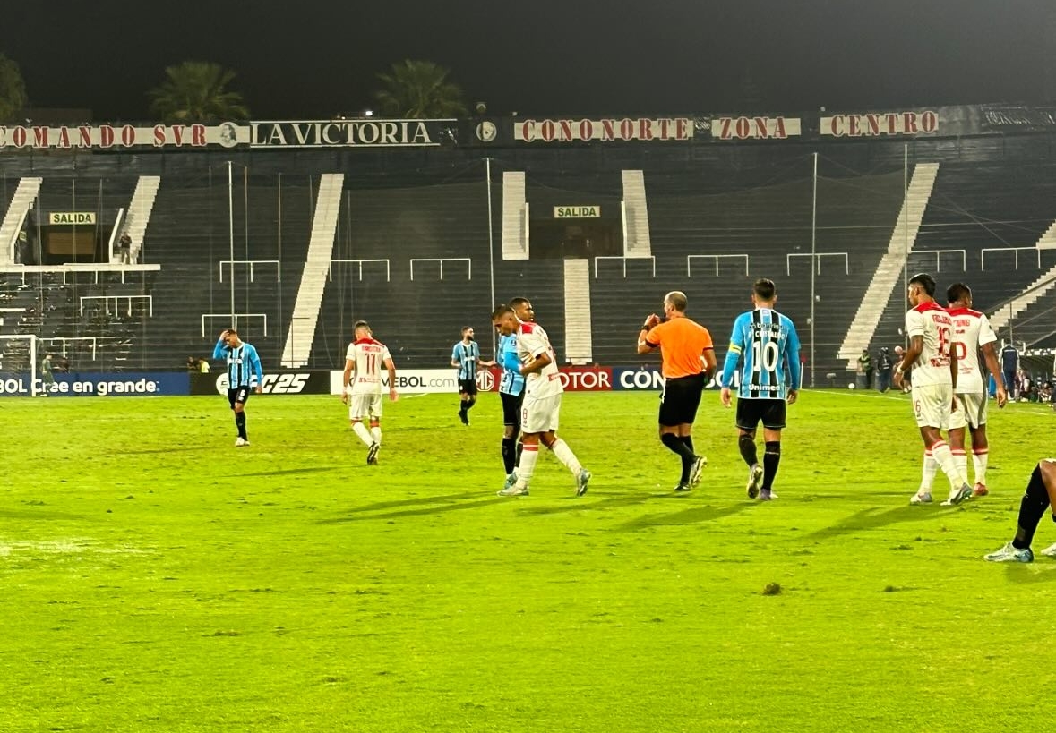 Grêmio empata sem gols com Atlético Grau e deixa liderança escapar
