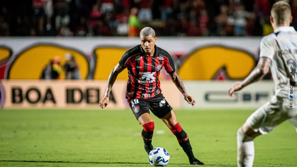 Grêmio cede empate ao Vitória e segue na zona de rebaixamento do Brasileirão