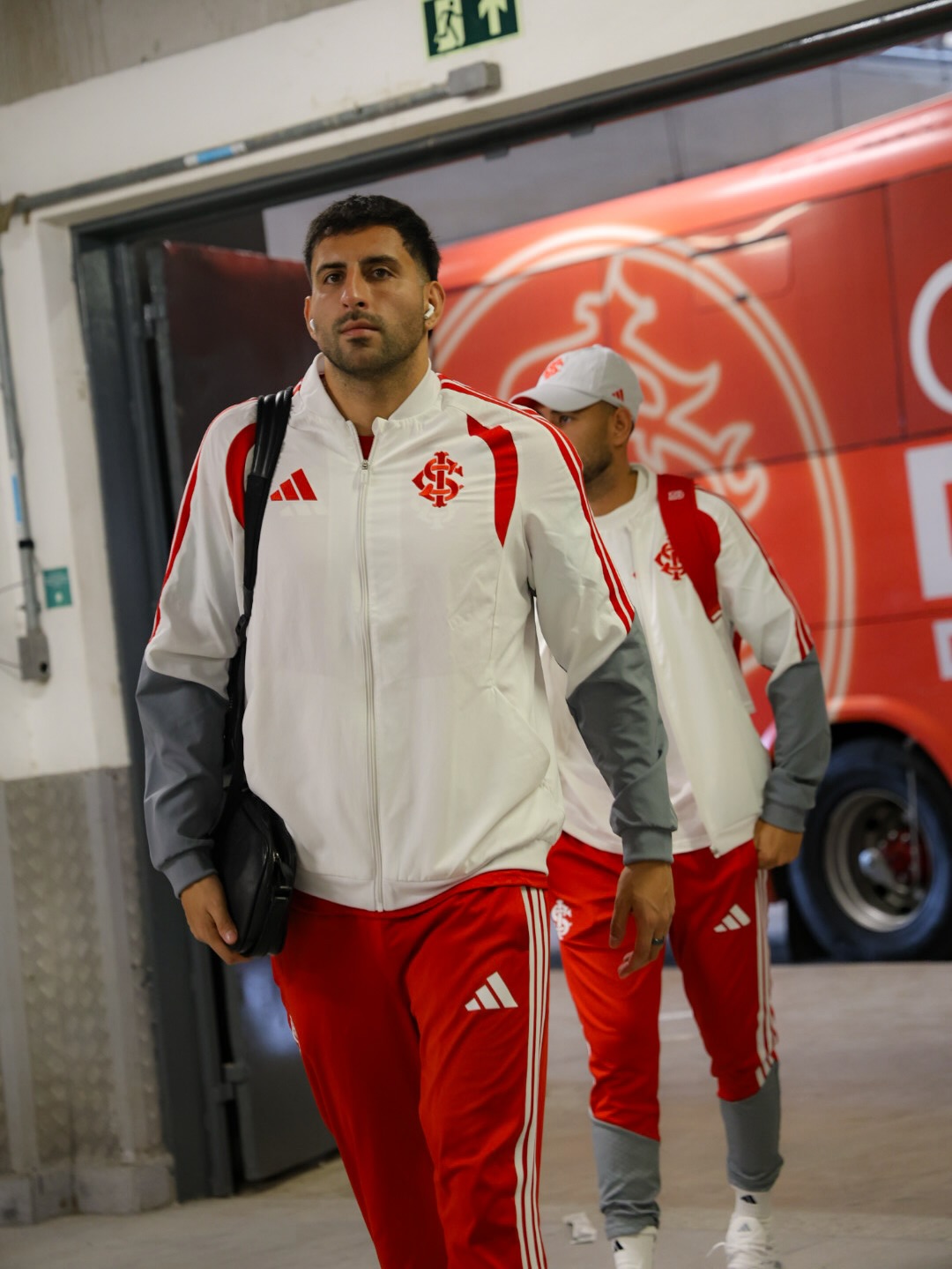 Desgastado pelo Gre-Nal, Inter viaja a Salvador sem três titulares para tentar se afastar do Z4 contra o Bahia