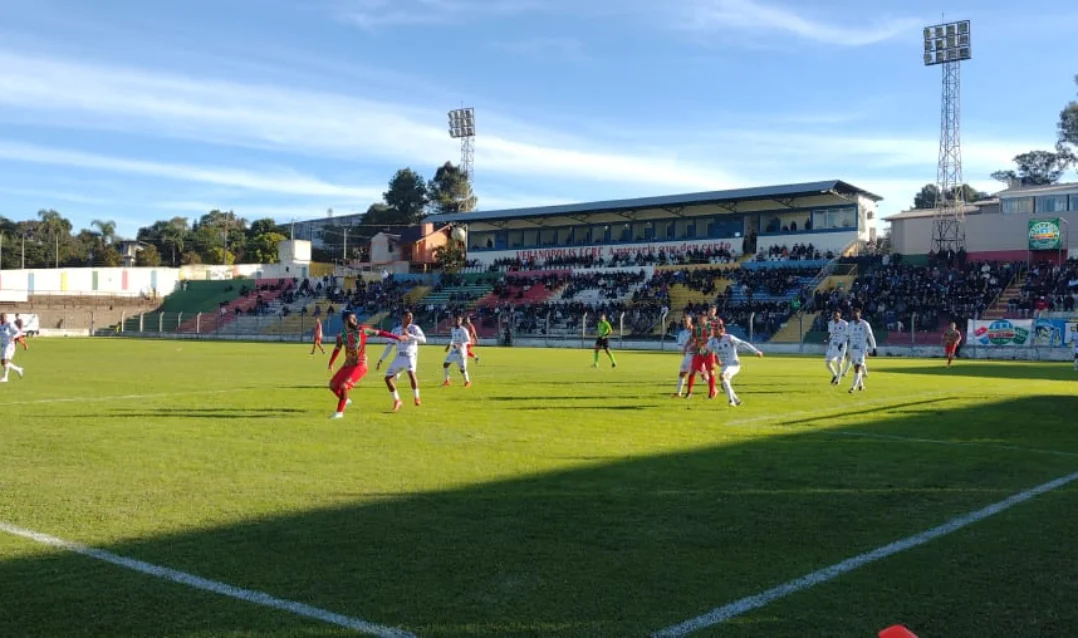 Vinícius Spaniol brilha, e Passo Fundo vence o Veranópolis fora de casa pela Série A2