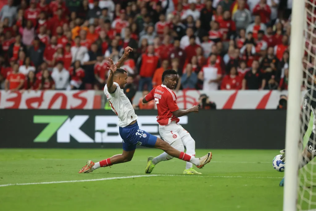 Inter cede empate ao Bahia em jogo eletrizante no Beira-Rio e se complica na luta contra o Z-4
