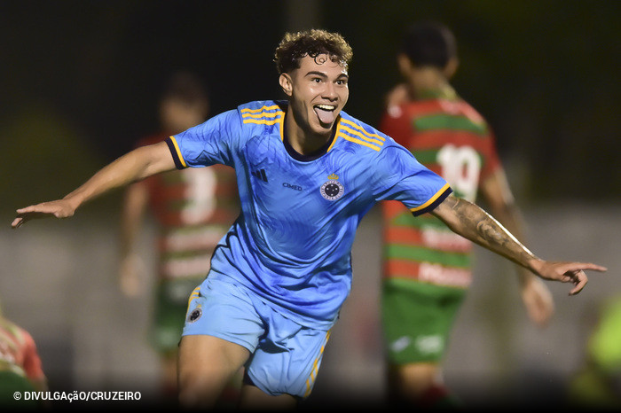 Caxias reforça o sistema ofensivo com a chegada do centroavante Arthur Viana