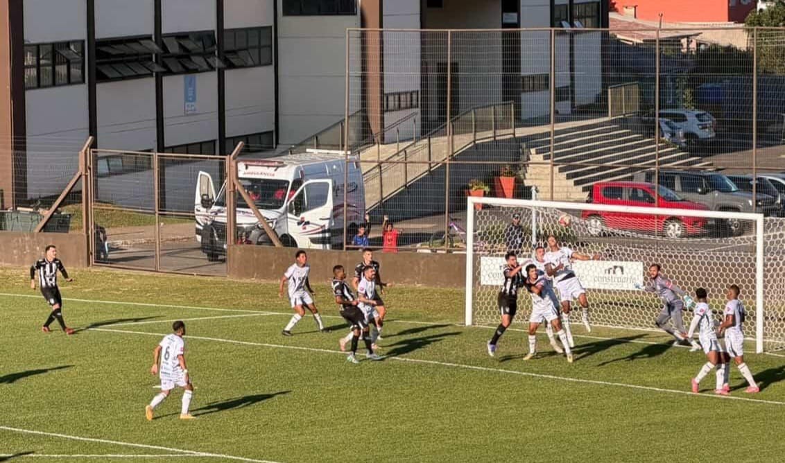 Santa Cruz supera Gramadense de virada