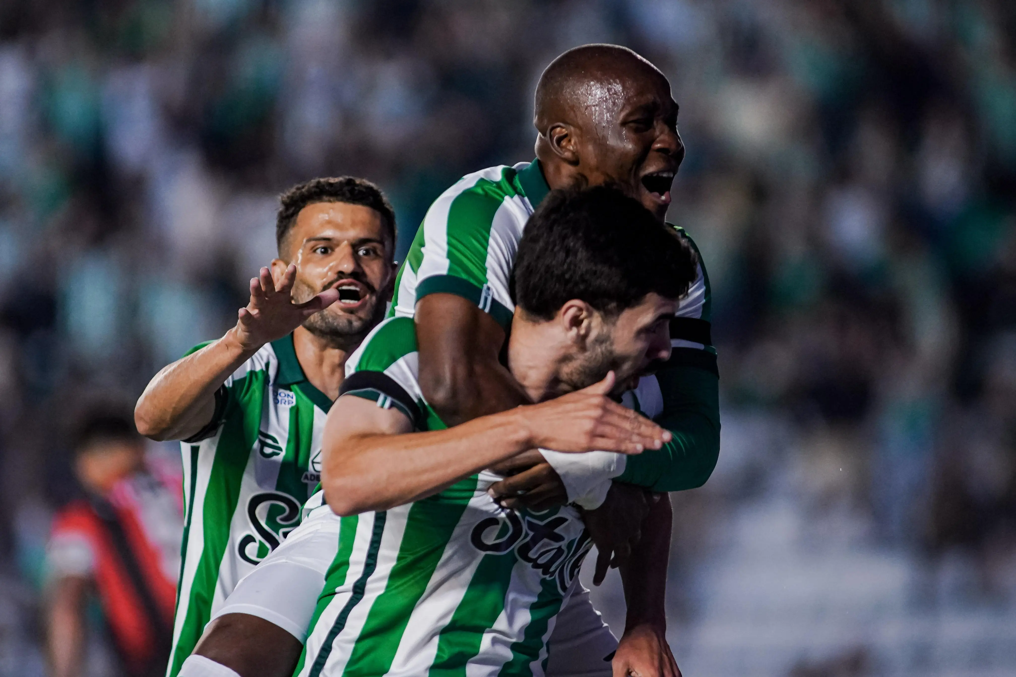 TALIARI COMANDA SHOW ALVIVERDE NA ESTREIA DO BRASILEIRÃO