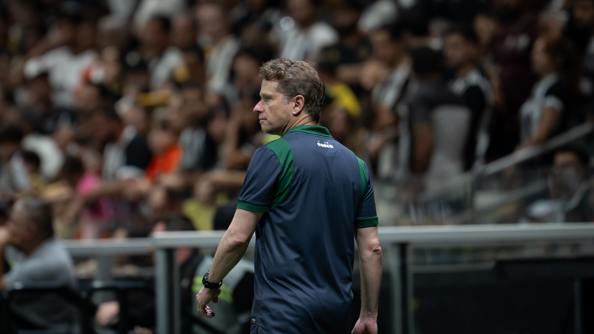 Coritiba demite Fernando Seabra um dia após derrota para o Grêmio