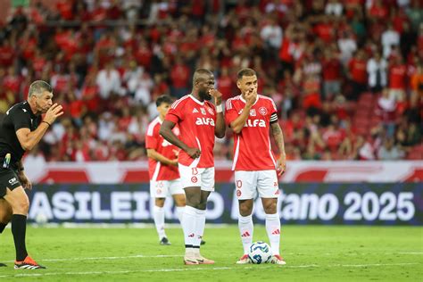 Internacional 3 x 0 Cruzeiro – No embalo da festa, Inter domina e vence com autoridade