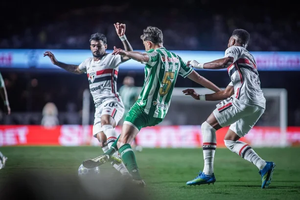 Juventude segura pressão com um a menos e para no brilho de Pedro Rocha contra o São Paulo