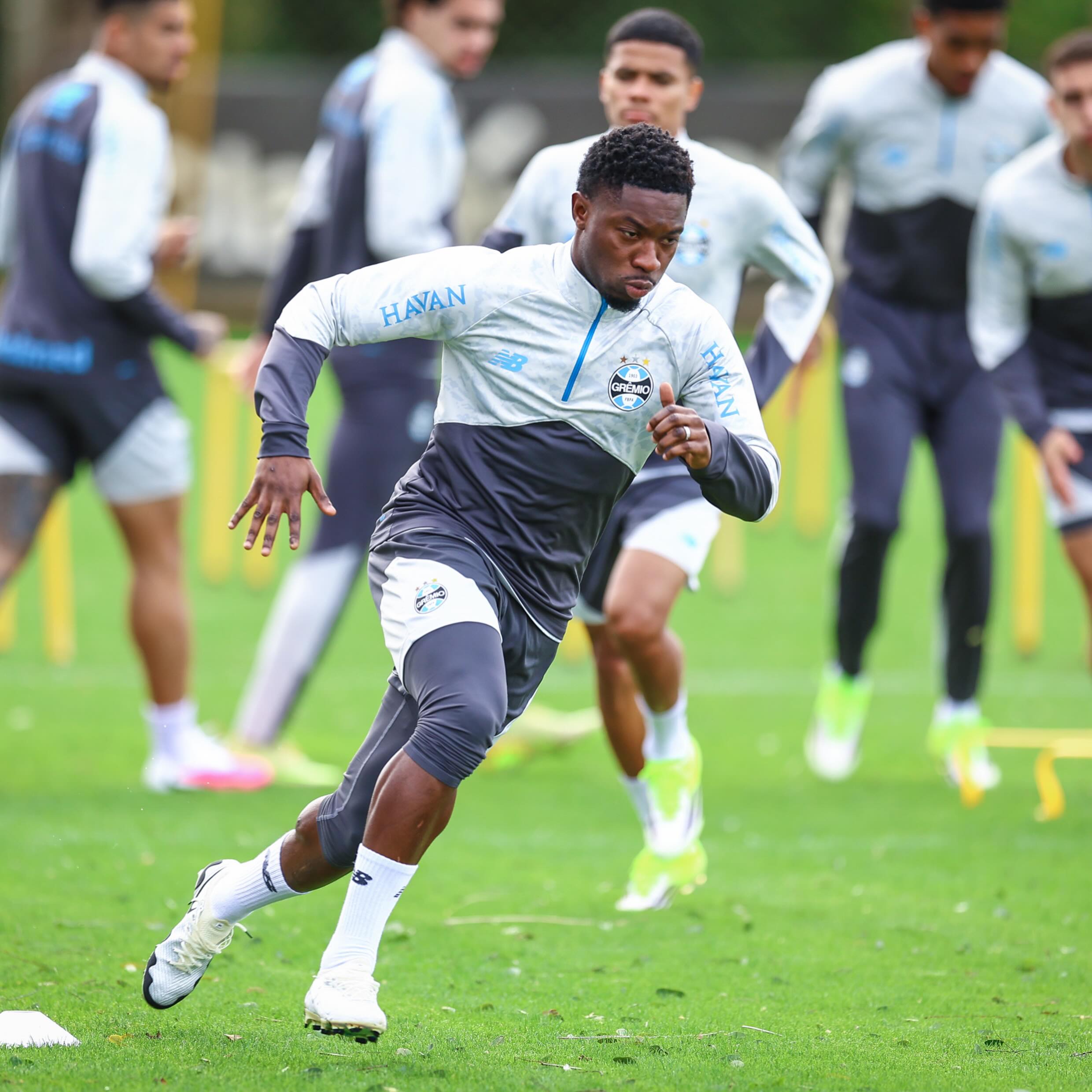 Grêmio recebe o São Paulo na Arena com missão de deixar o Z-4