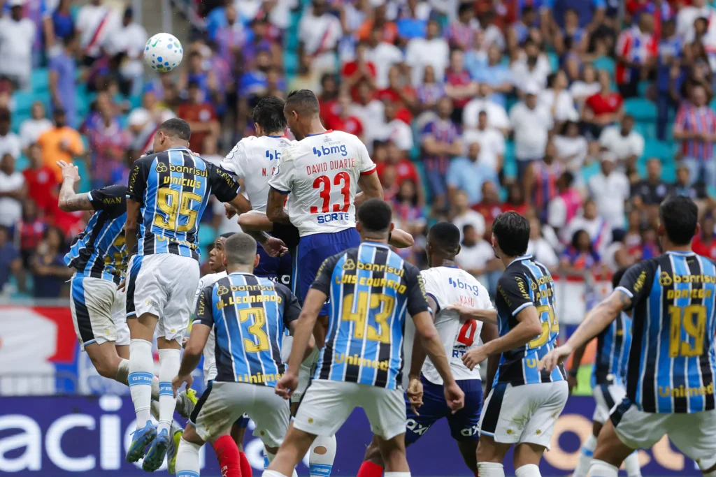 Grêmio joga pouco, empata com o Bahia e deixa o Z-4 do Brasileirão