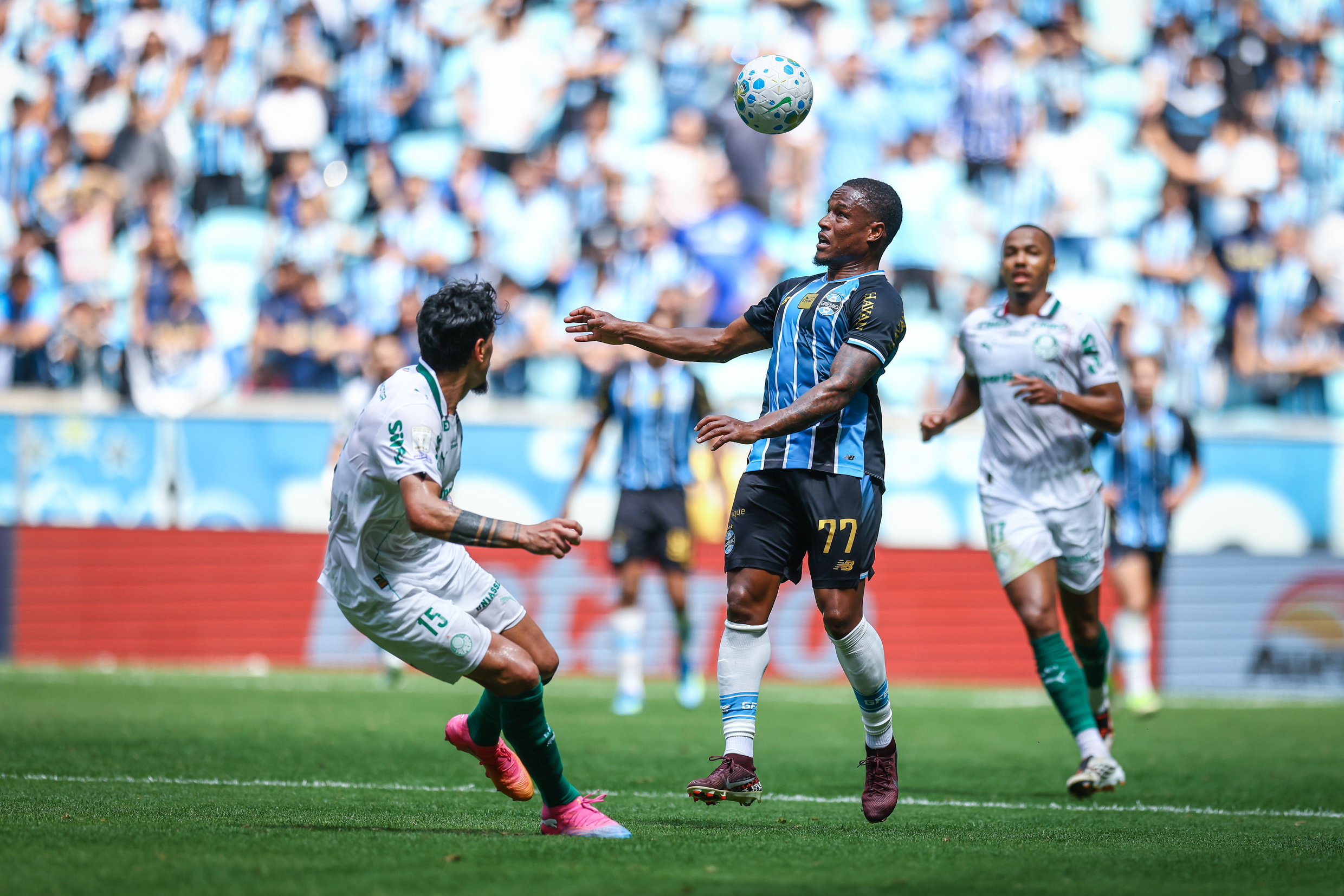Na reestreia de Renato, Weverton vira muro e Grêmio segura o Palmeiras no 0 a 0 da Arena