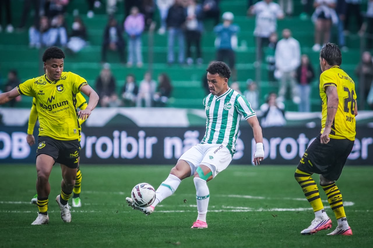 Juventude perde a liderança da Série B em empate polêmico com o São Bernardo no Jaconi