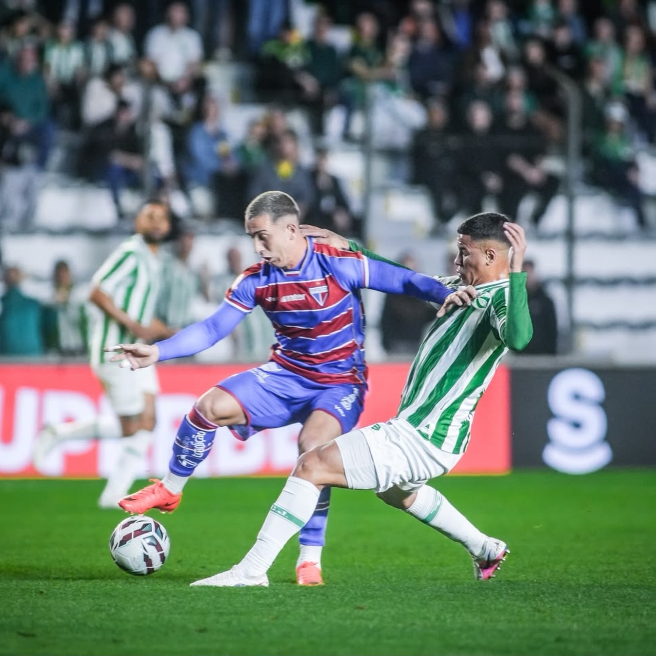 Juventude esbarra na trave e no goleiro do Fortaleza, fica no 0 a 0 no Jaconi