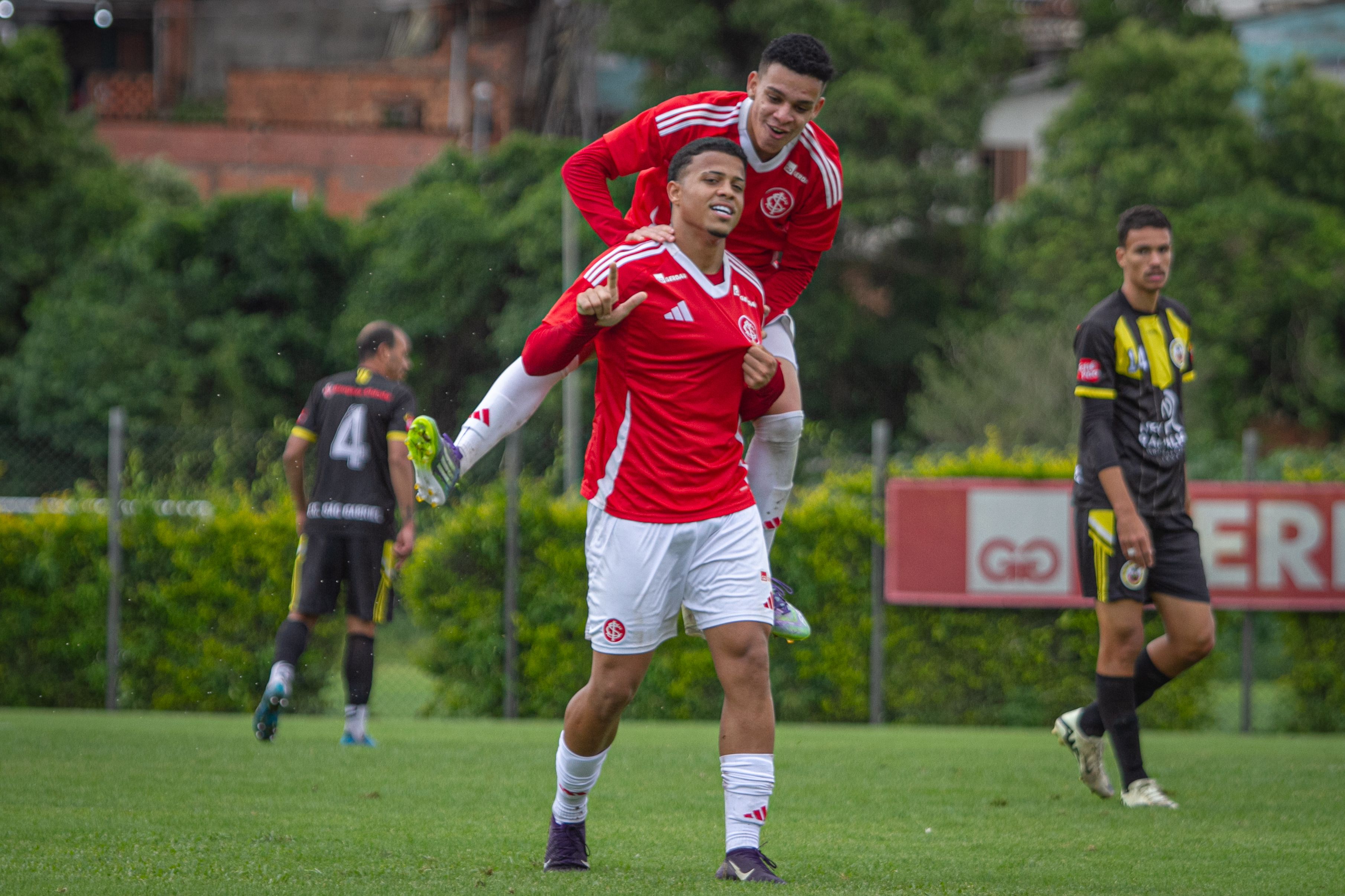 Internacional atropela São Gabriel com show de gols e crava vaga na próxima fase da Copa FGF