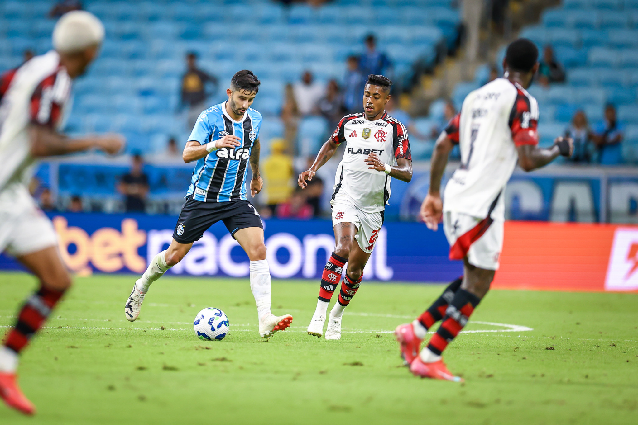 Grêmio é derrotado pelo Flamengo na Arena e conhece primeira sequência negativa