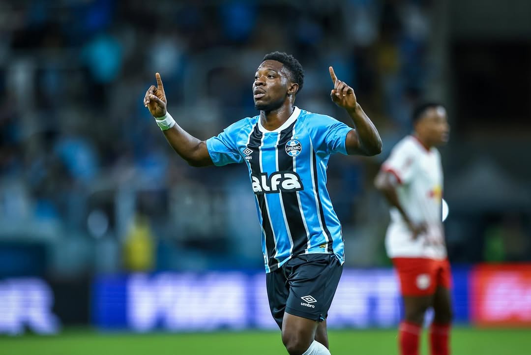 Amuzu dá esperança ao Grêmio, mas empate relâmpago do Bragantino estraga a festa na Arena