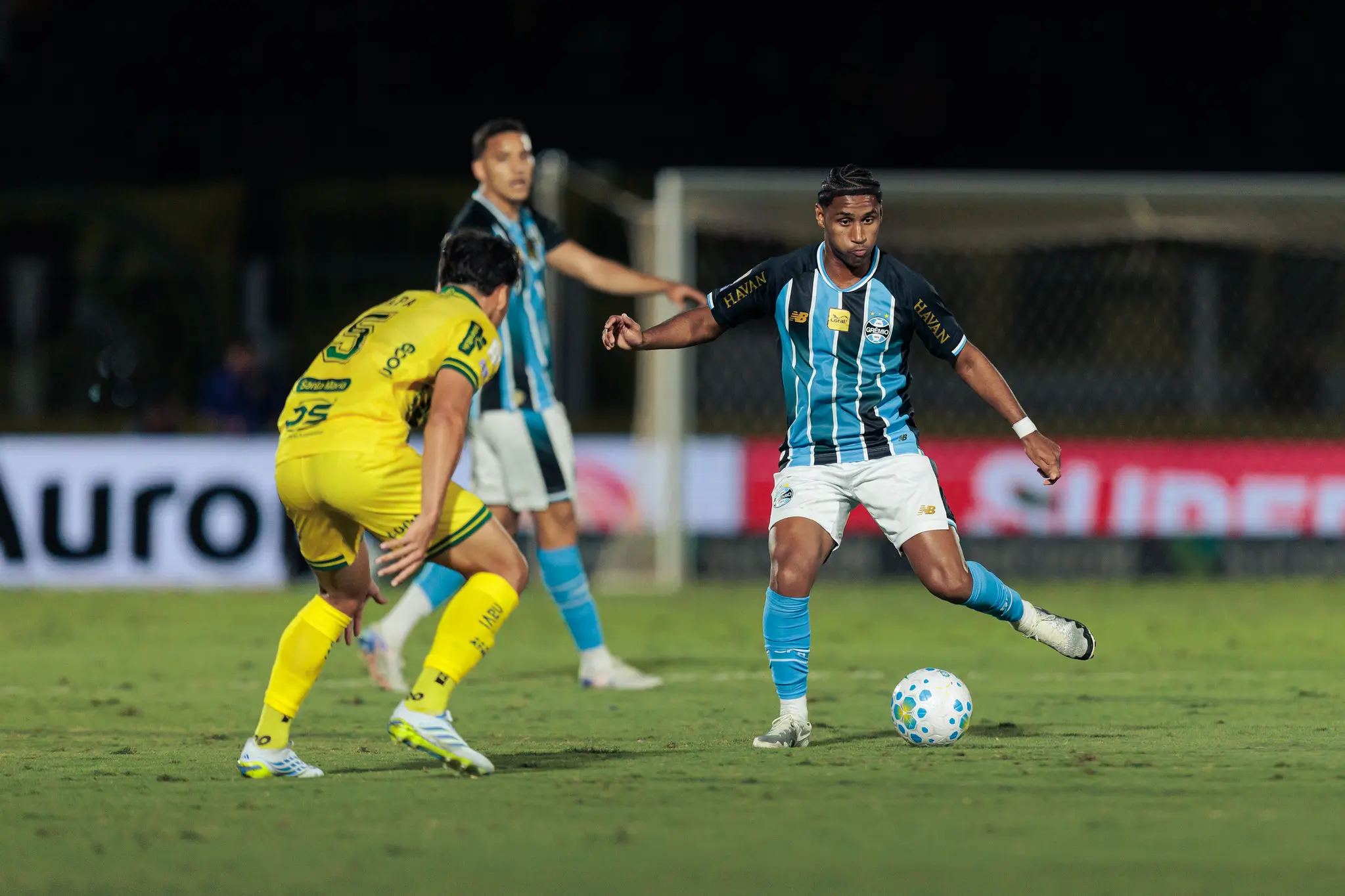 Grêmio perde para o Mirassol, mergulha na crise e Odorico Roman promete até cinco reforços para fugir do Z-4