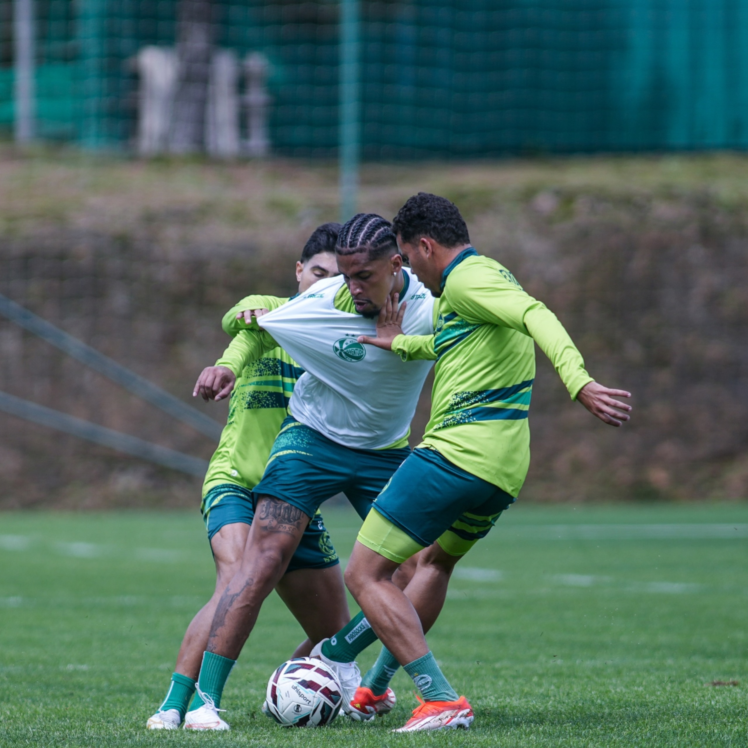 Juventude muda a zaga e resolve a dúvida da lateral para enfrentar a Ponte Preta pelo acesso