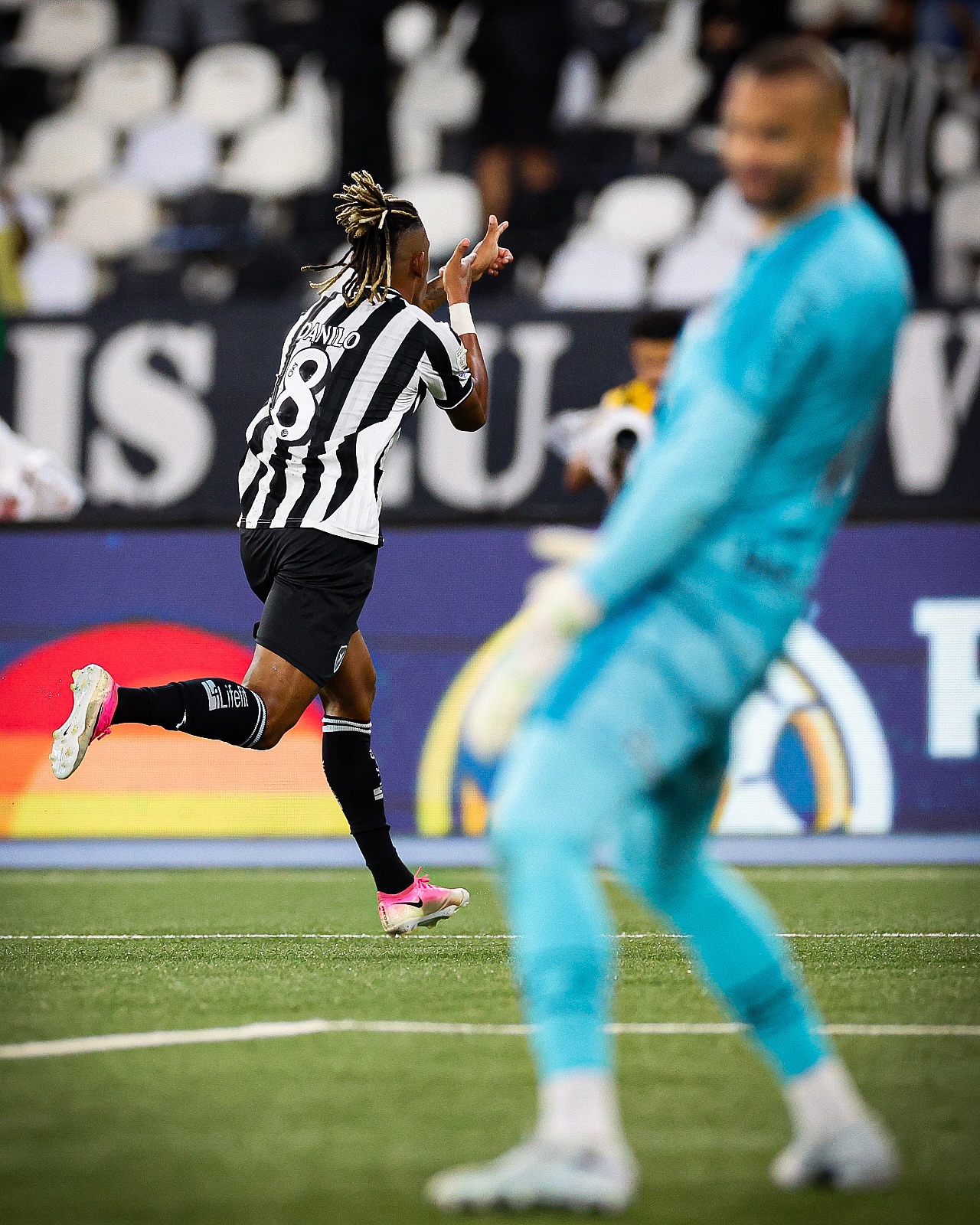 Com Felipão no comando e Renato observando, Grêmio cede virada e perde para o Botafogo por 3 a 2