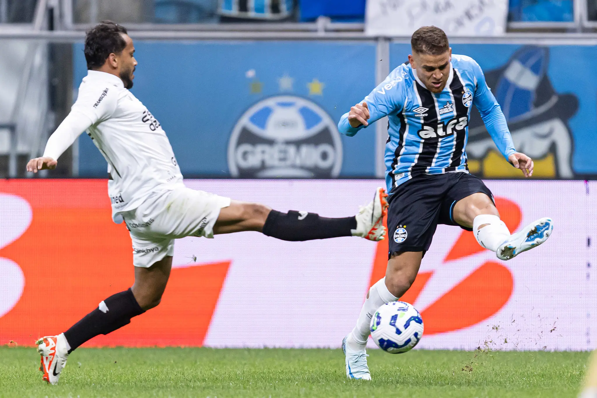 Grêmio tropeça em casa com o Ceará e estaciona na tabela