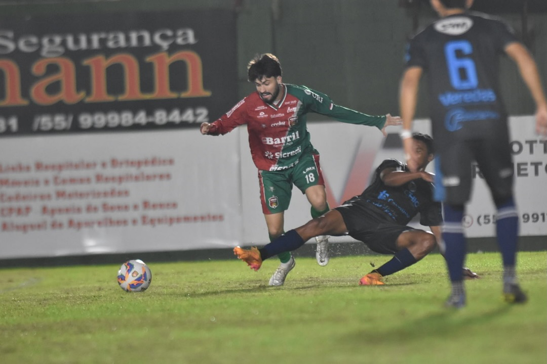 União Frederiquense vira, mas leva empate do Glória quase nos acréscimos 