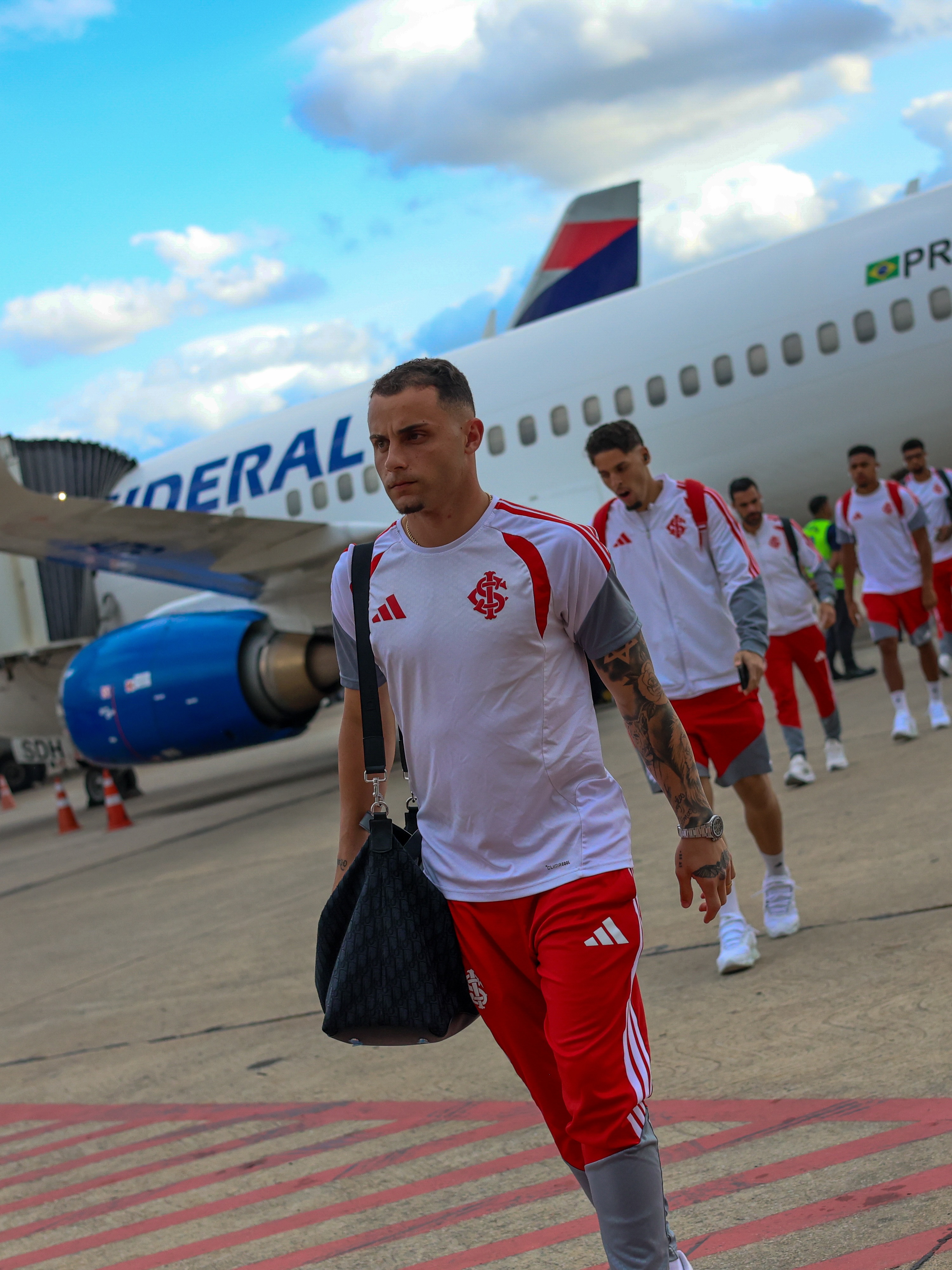 Inter desembarca reforçado no Rio para o Fluminense, enquanto Grêmio perde Caito antes do Athletico-PR