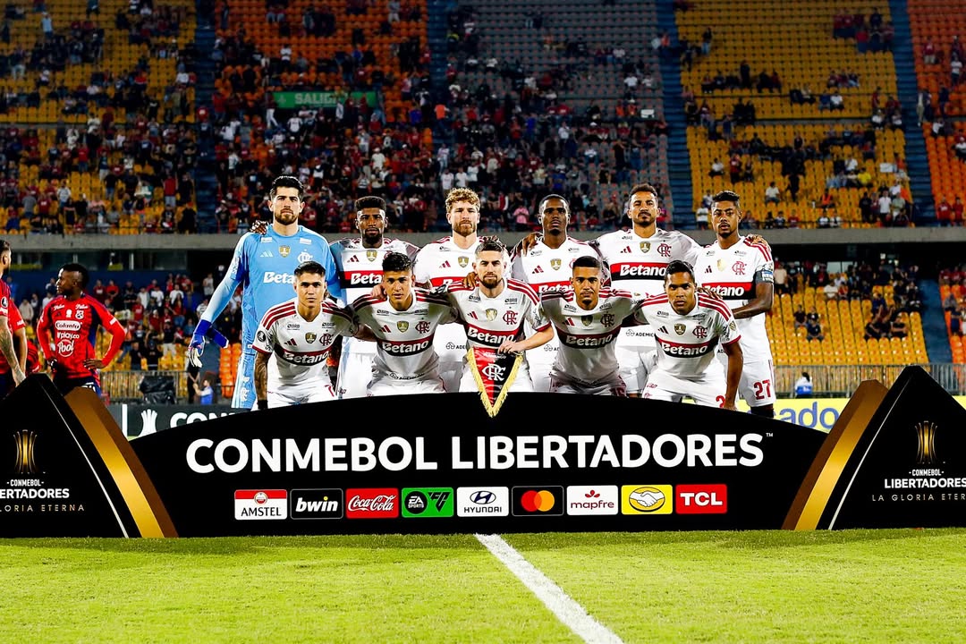 Flamengo perto da classificação após jogo ser cancelado devido à confusão na torcida do Medellín