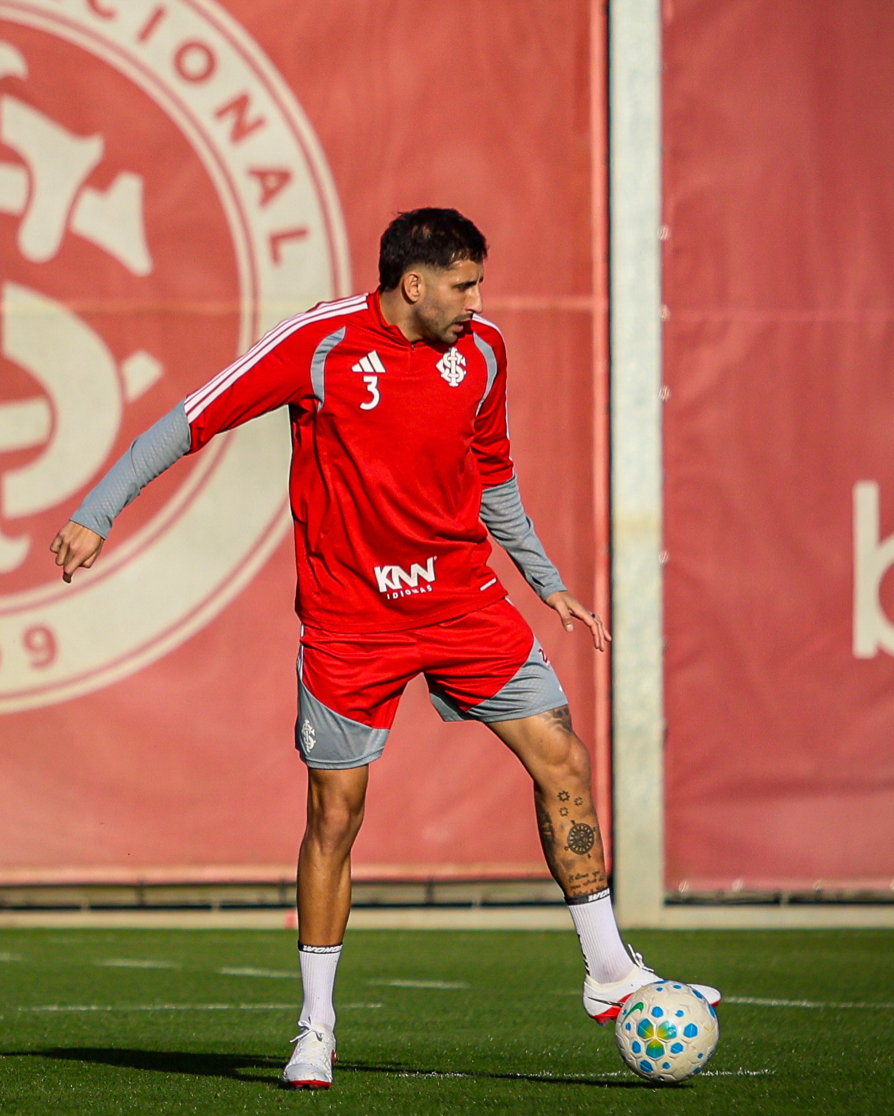 Estreias em série: Gre-Nal 453 apresenta nova safra colorada ao clássico mais quente do país