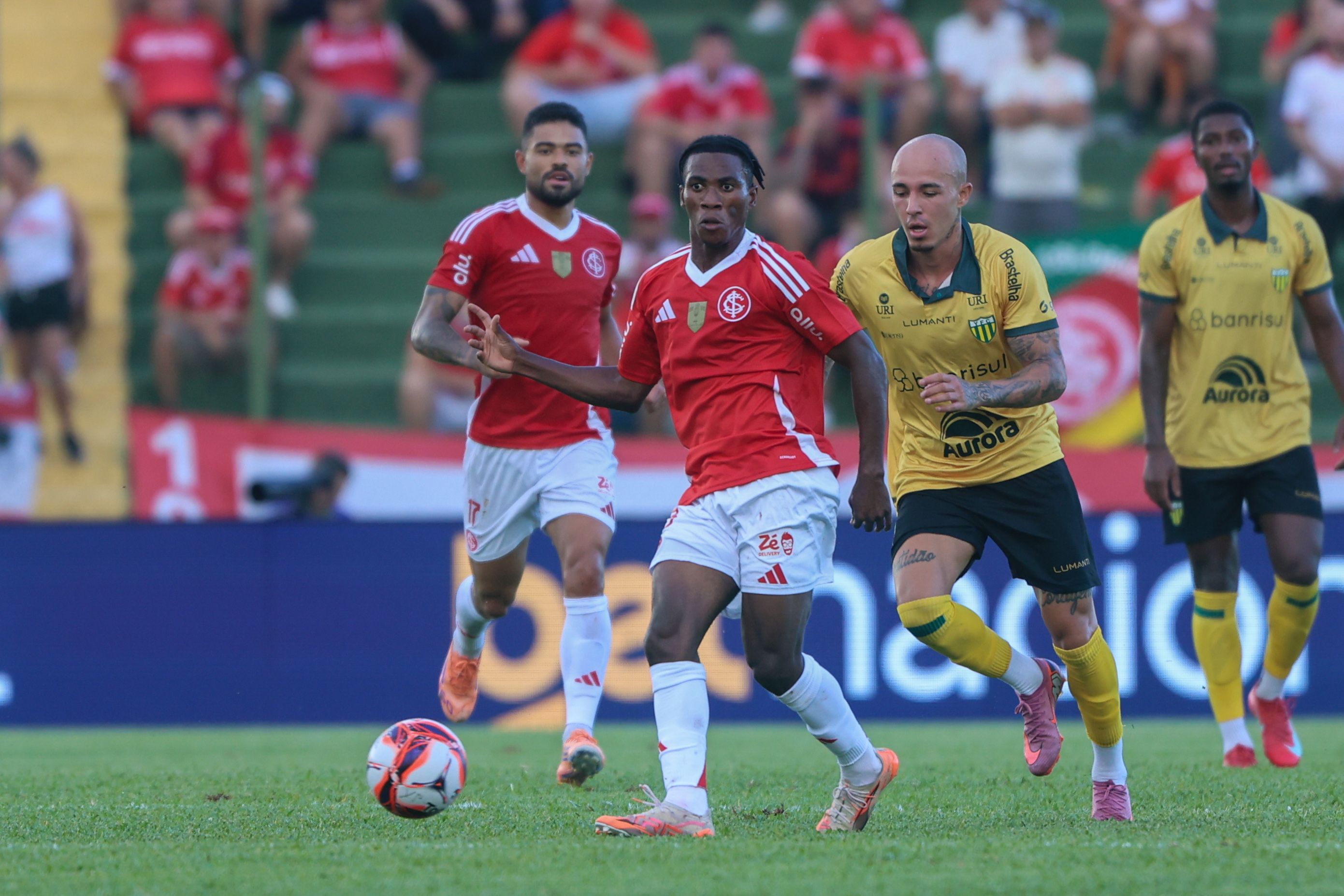 Ypiranga reage no Colosso da Lagoa e derruba invencibilidade do Inter no Gauchão