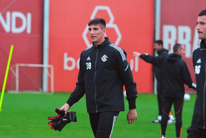 A cirurgia que pode decidir o futuro de Rochet no Inter
