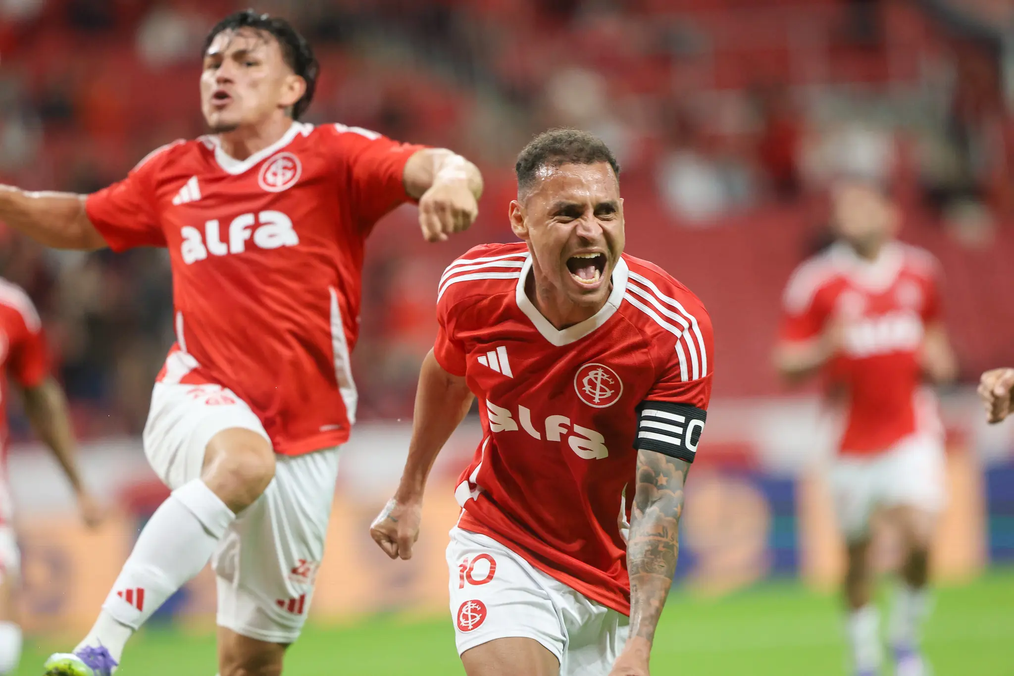 Inter vence Fortaleza no Beira-Rio e respira no Brasileirão