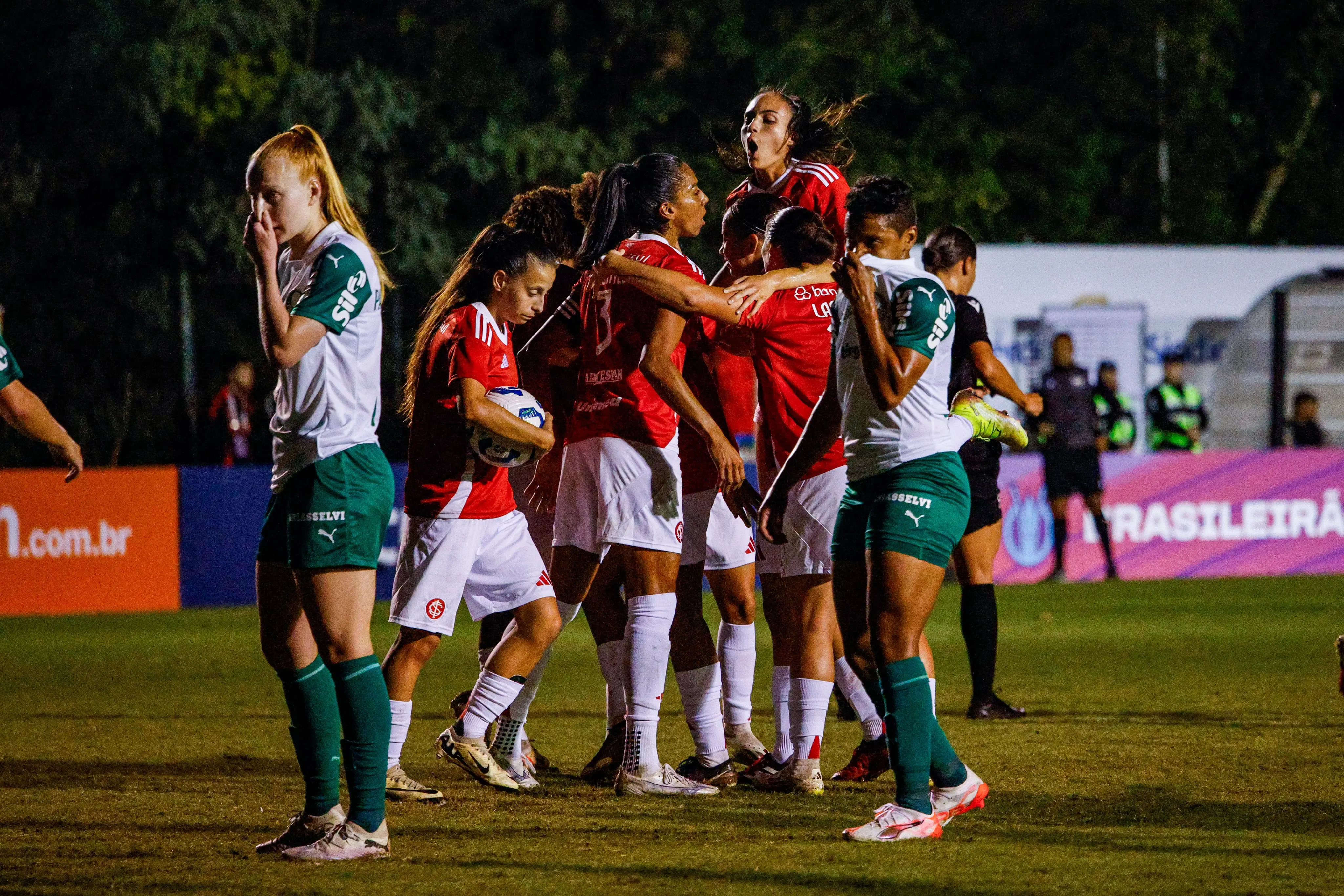 Internacional segura empate com o Palmeiras e mostra força no Brasileirão feminino
