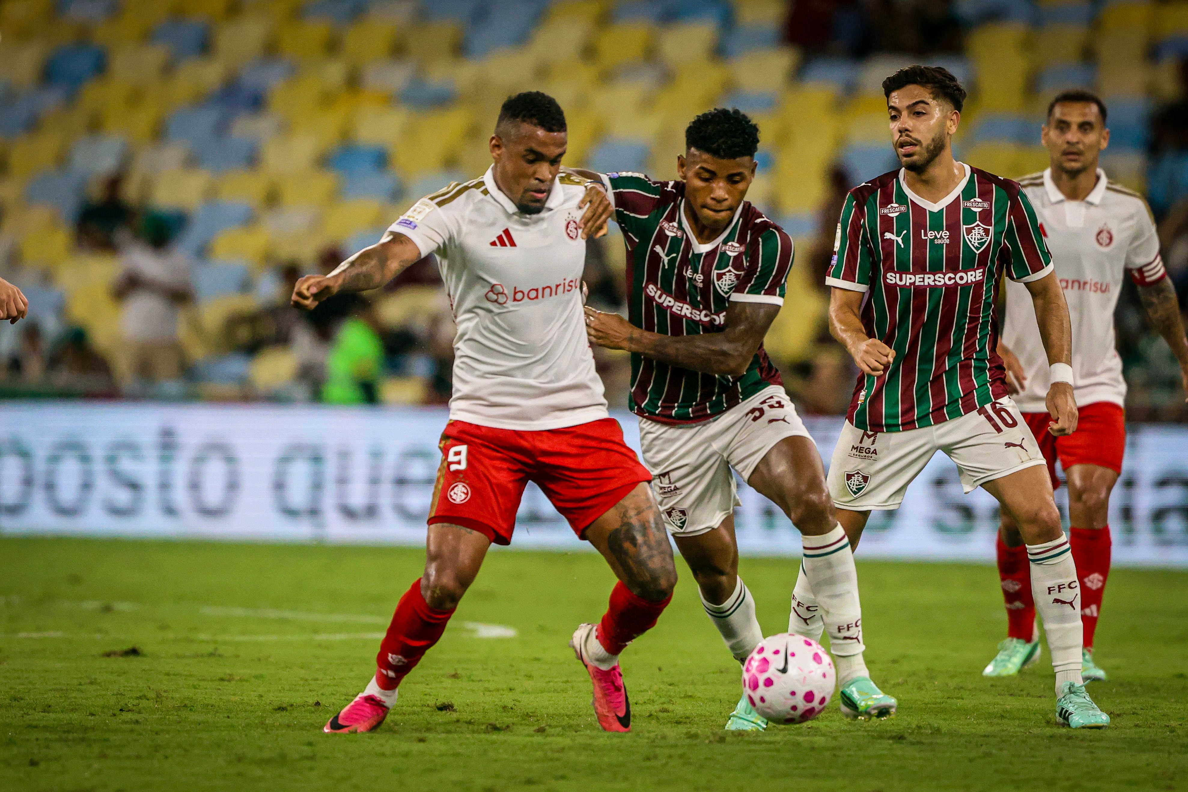 No apagar das luzes, Inter sofre virada do Fluminense e vê o Z-4 rondar o Beira-Rio