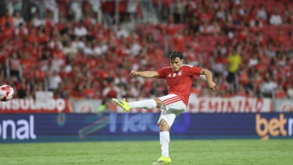 Com protagonismo dos laterais, Inter elimina o São Luiz e encara o Ypiranga