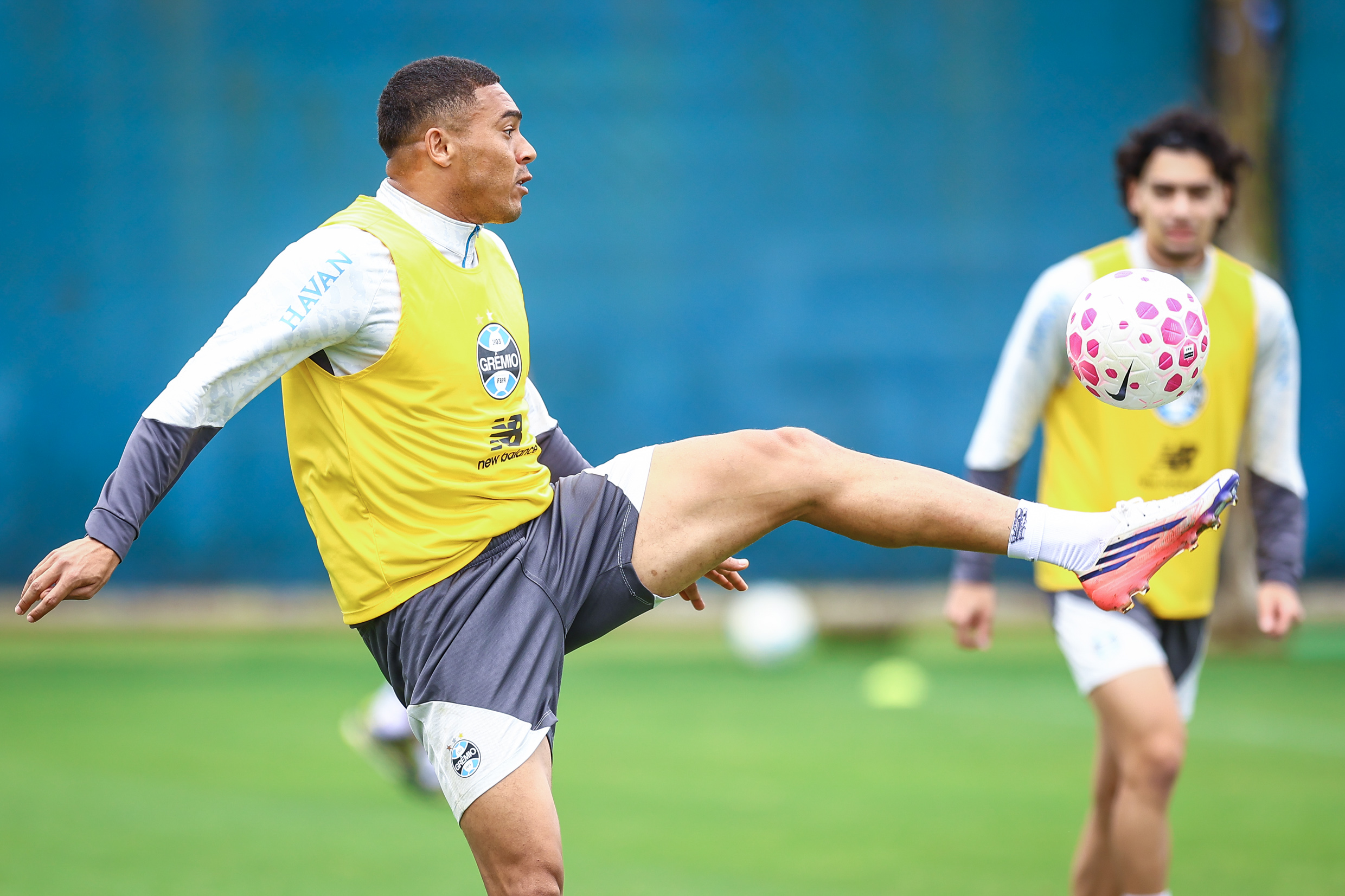Grêmio vai a Curitiba em noite de sobrevivência contra o Coritiba