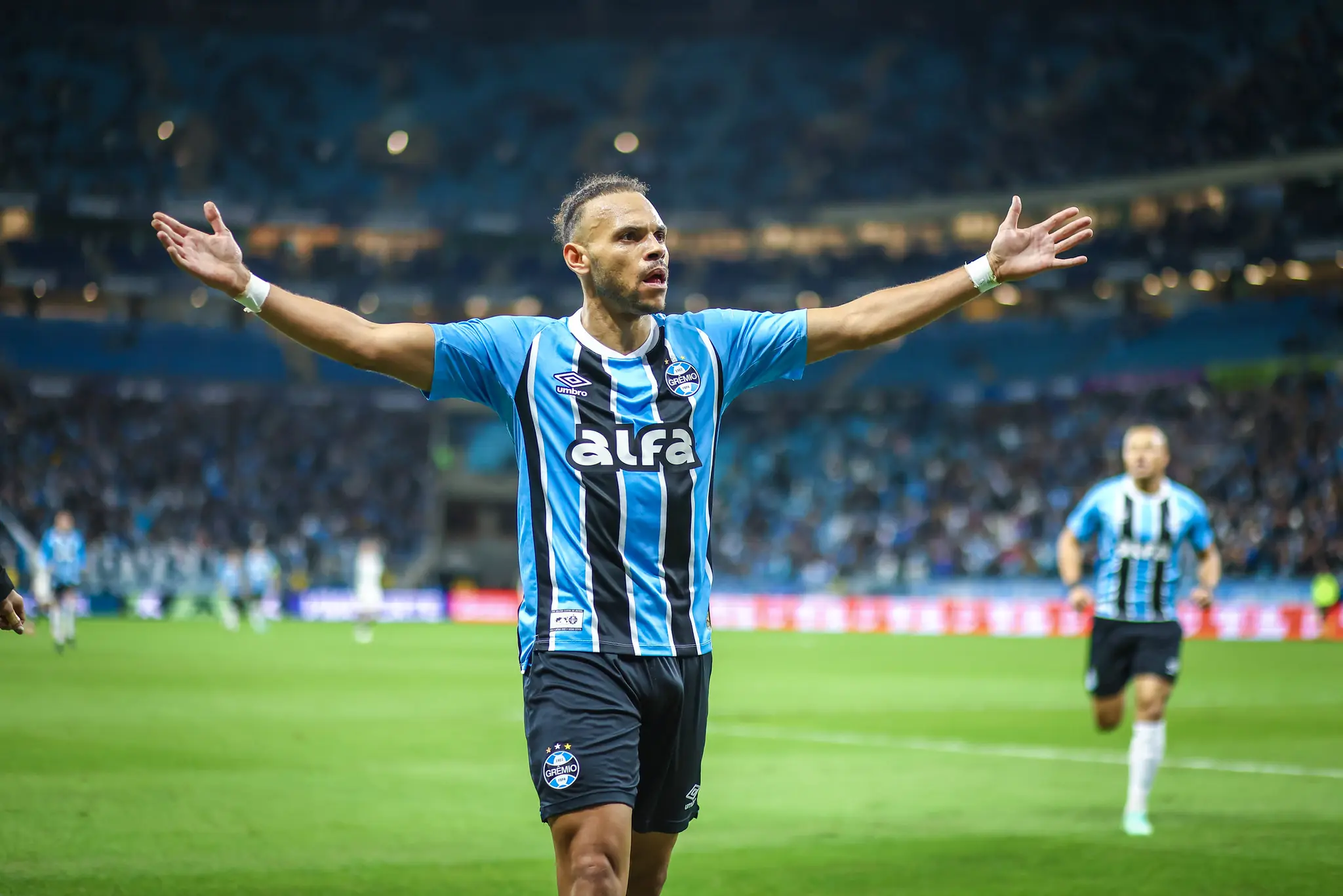 Grêmio Respira! Braithwaite Comanda Vitória Crucial Sobre o Fortaleza na Arena