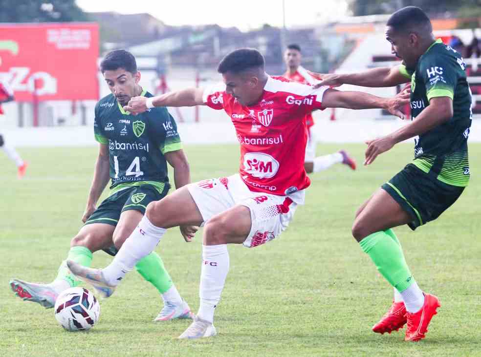 São Luiz bate o Guarany em Bagé e conquista a primeira vitória na Série D