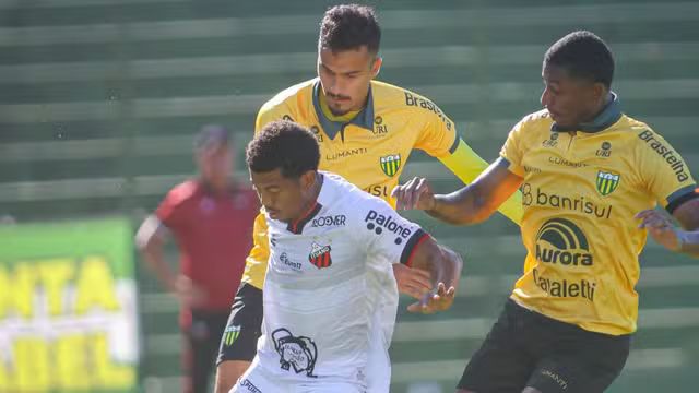 Ypiranga-RS brilha com gols de Léo Rafael e Estevão e vence o Ituano