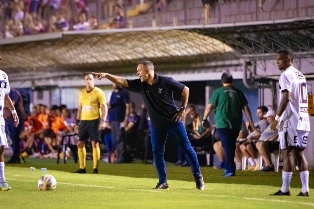 Pedro Iarley assume o comando técnico do Santa Cruz na reta final da Divisão de Acesso