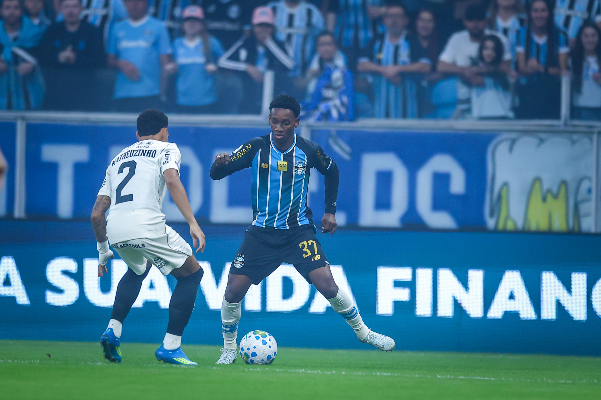 Grêmio cede virada ao Corinthians na Arena e se aproxima perigosamente do Z-4 do Brasileirão
