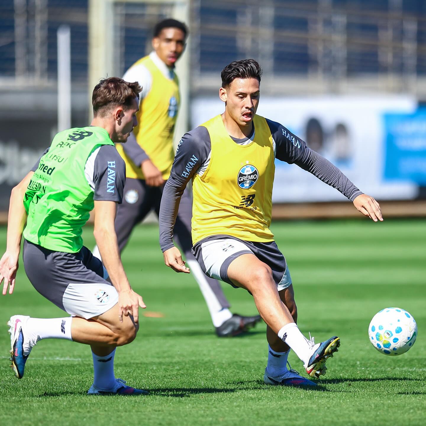 Quarenta e oito dias de silêncio. Agora, é hora de falar em campo