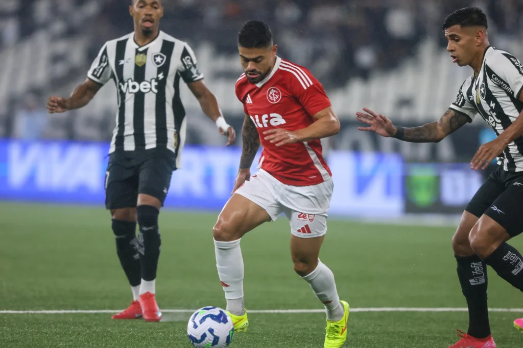 Internacional é atropelado por 4 a 0 pelo Botafogo no Nilton Santos