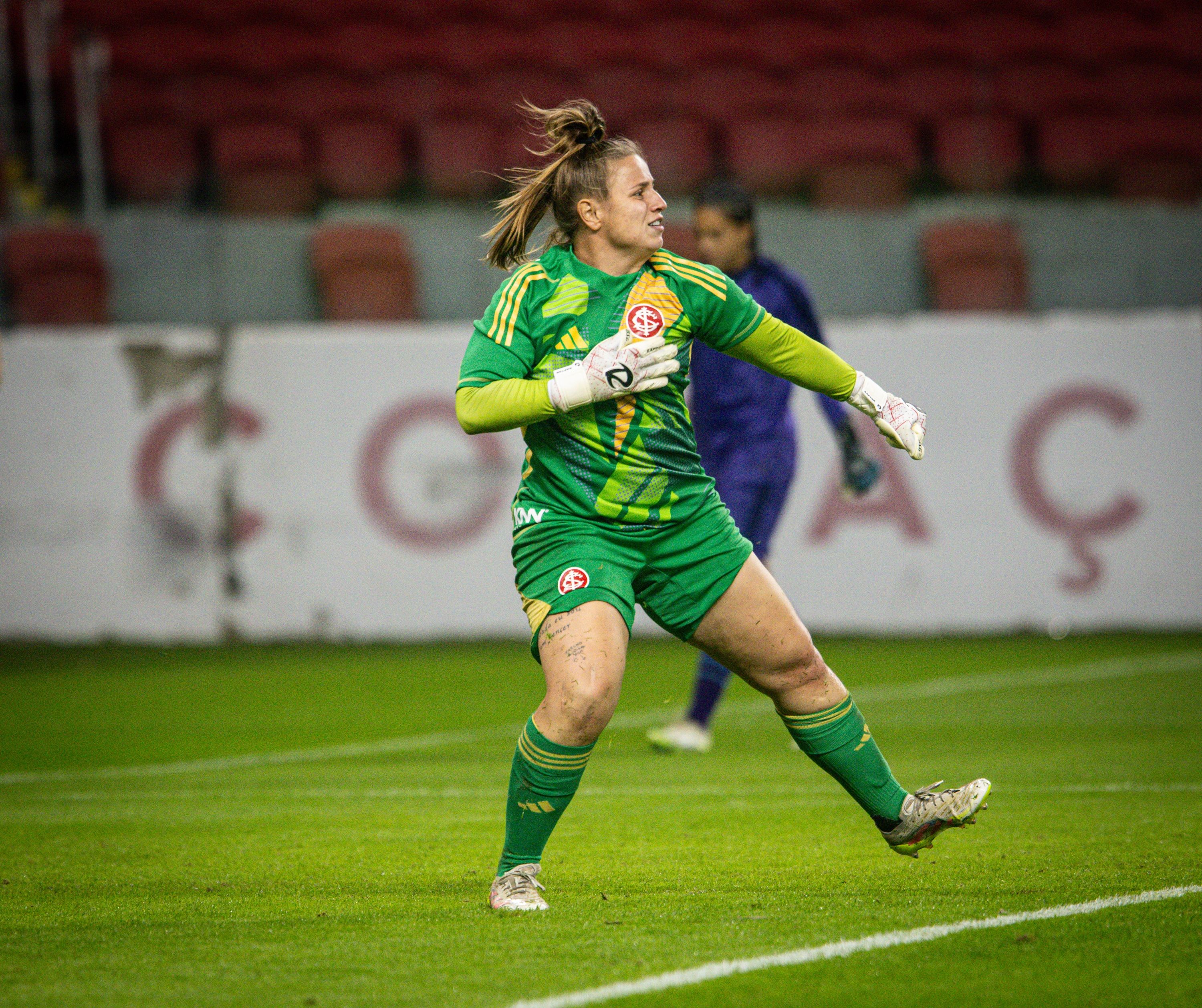 Gabi Barbieri brilha e Inter elimina o Grêmio nos pênaltis pela Copa do Brasil Feminina