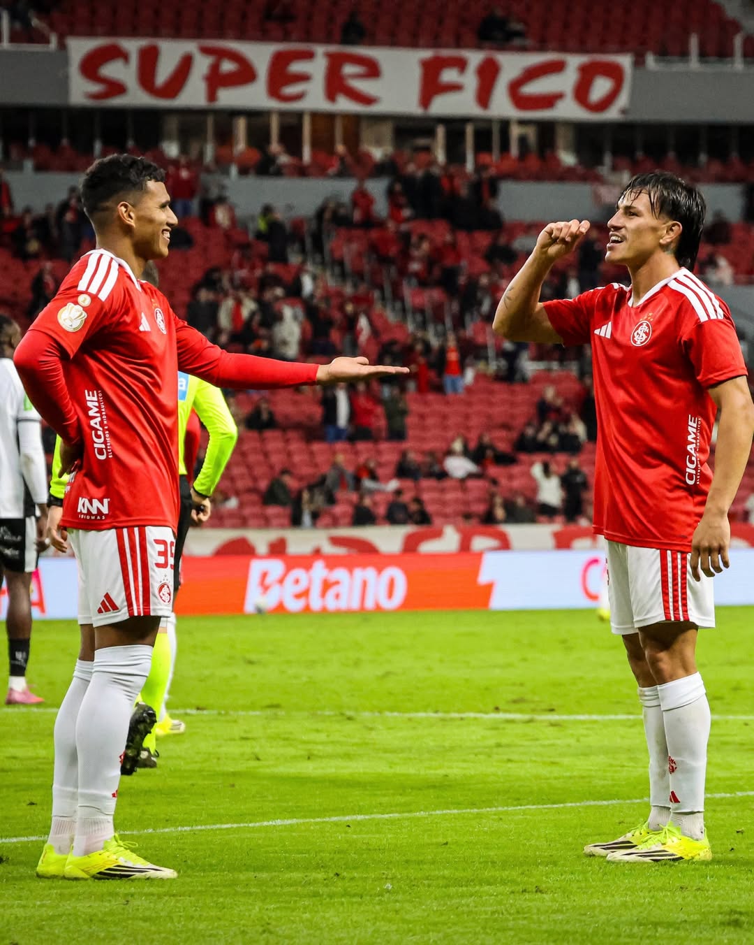 Inter supera Athletic e avança na Copa do Brasil com desempenho irregular